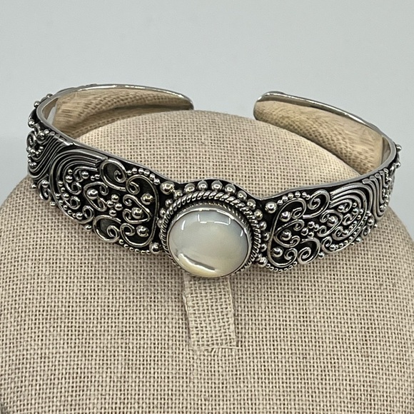 Vintage Suarti Bali 925 Sterling Silver Mother-of-Pearl Cuff Bracelet - Picture 4 of 16